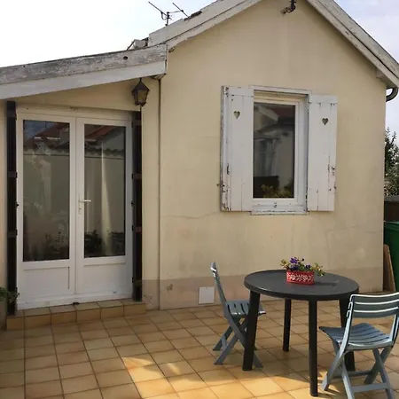 Отель La Jolie Petite Maison Ле-Ман