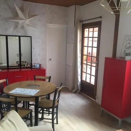 Отель La Jolie Petite Maison Ле-Ман