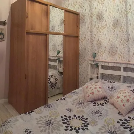 La Jolie Petite Maison Ле-Ман
